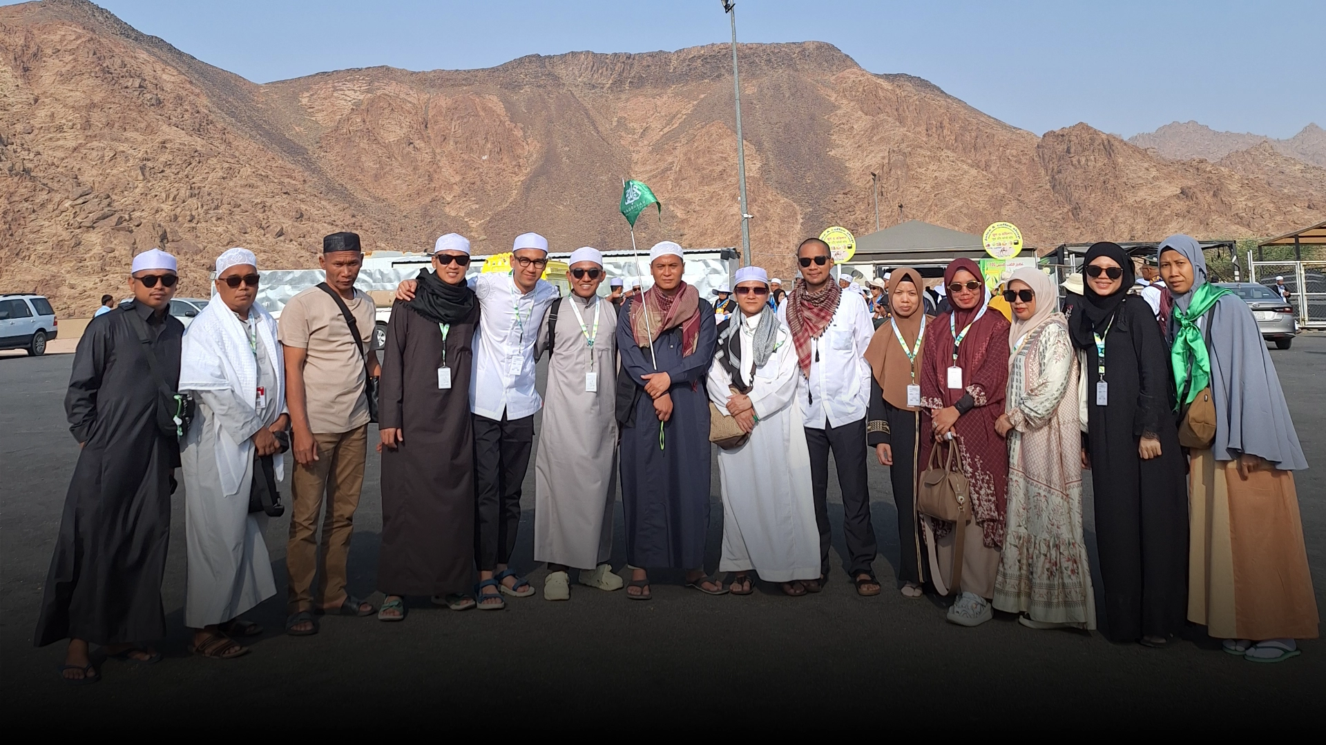 Keluarga di depan Ka'bah